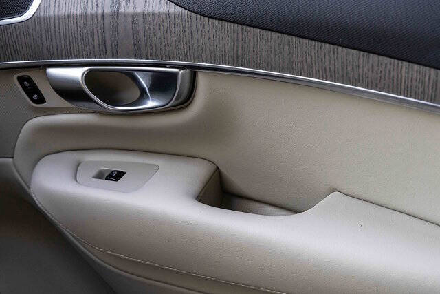 2024 Volvo XC90 B5 Plus Bright Theme