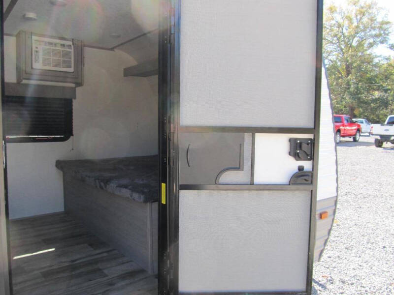 2024 Coleman CM17r24