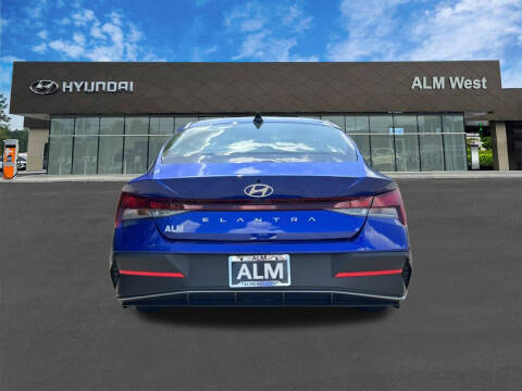 2025 Hyundai Elantra SE