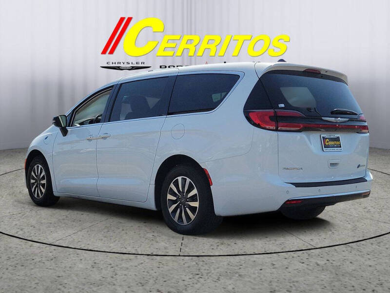 2024 Chrysler Pacifica Plug-In Hybrid Select
