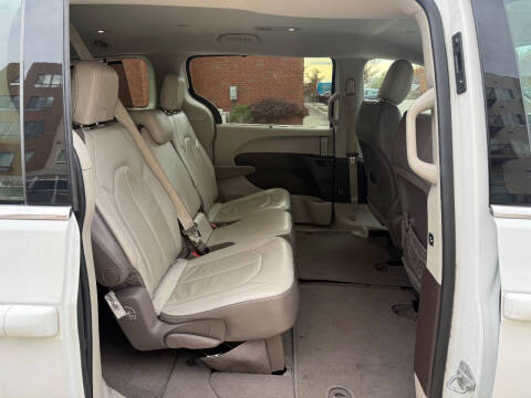 2017 Chrysler Pacifica Touring-L