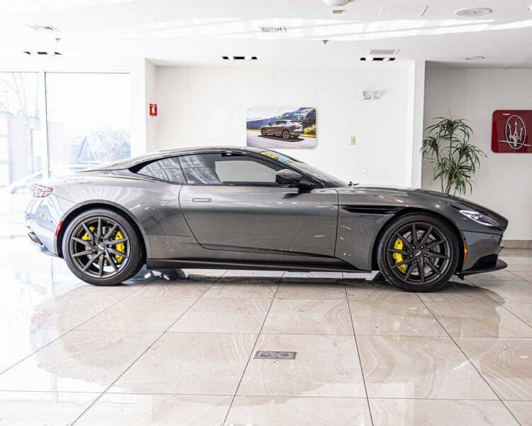 2020 Aston Martin DB11 V8