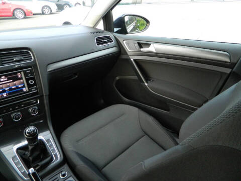 2018 Volkswagen Golf TSI S