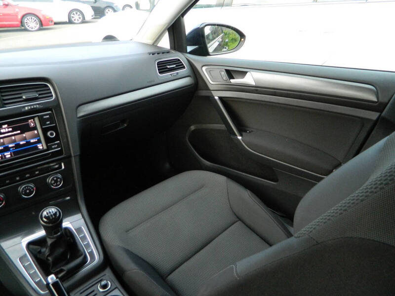 2018 Volkswagen Golf TSI S