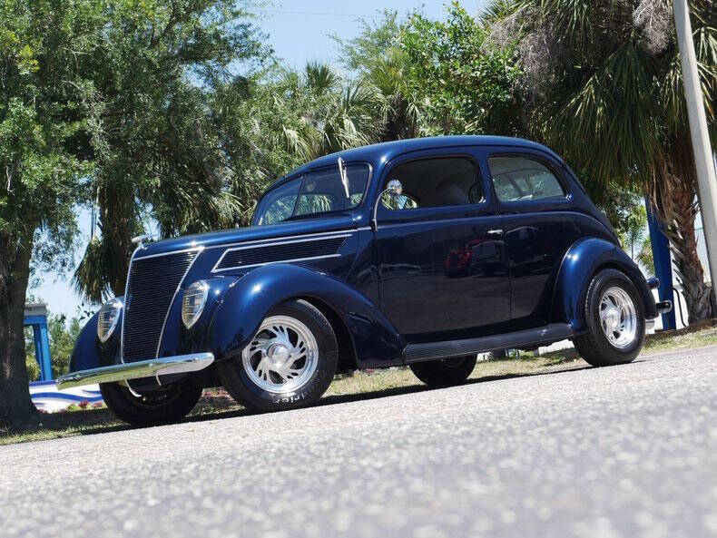 1937 Ford Deluxe
