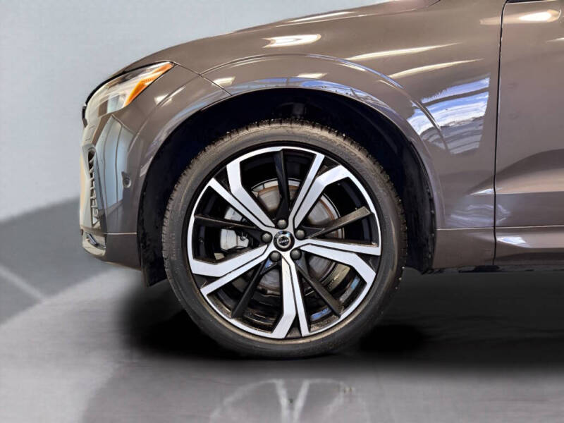 2022 Volvo XC60 B6 R-Design