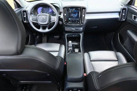 2025 Volvo XC40 B5 Plus Dark Theme