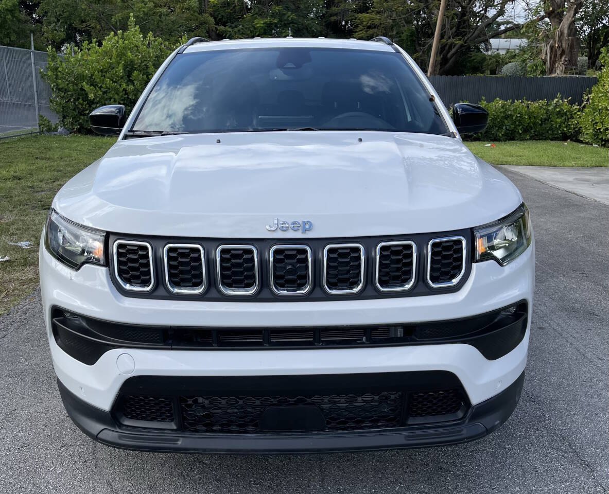 White 2024 Jeep Compass Latitude 4x4 Latitude 4dr SUV 2