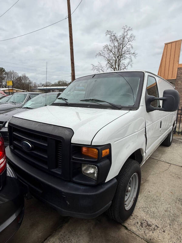 2011 Ford E-Series Econoline Van Commercial's photo