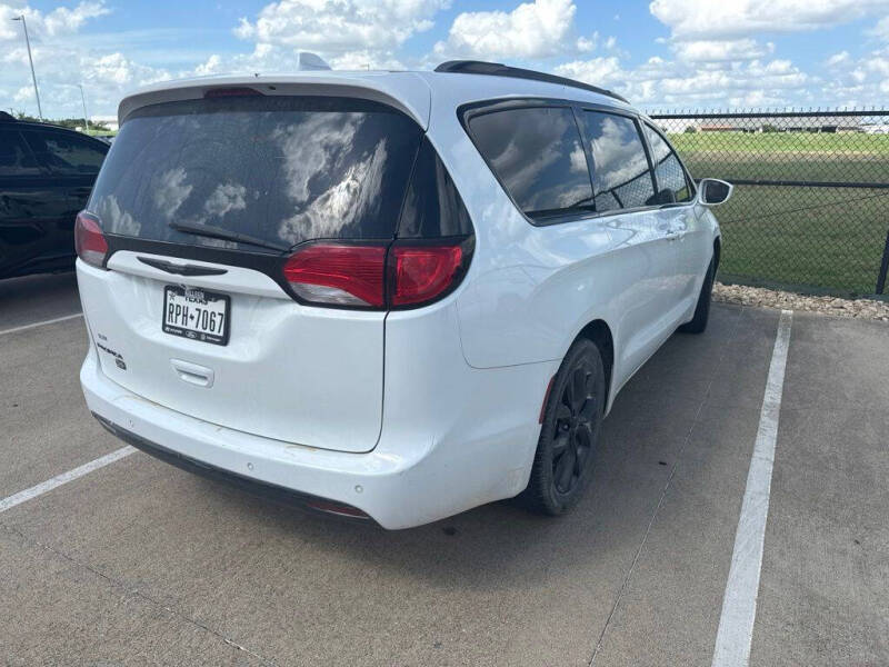 2020 Chrysler Pacifica Touring L