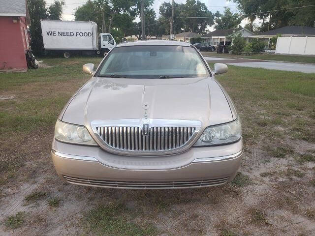 2003 Lincoln Town Car for sale at We Buy & Sell Cars Inc in Orlando, FL