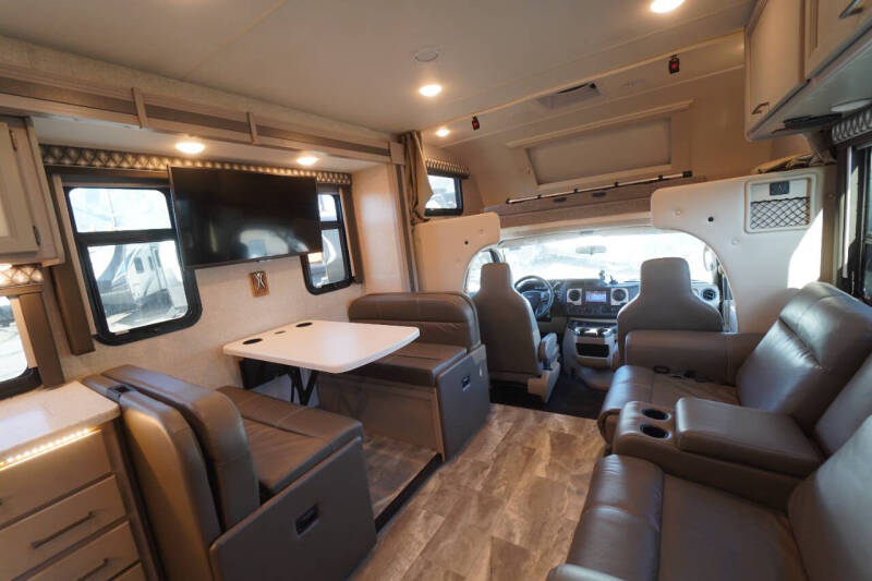 2023 Thor Motor Coach Quantum