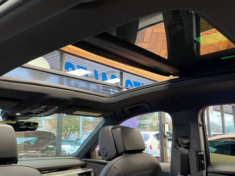 2022 Audi e-tron quattro Premium