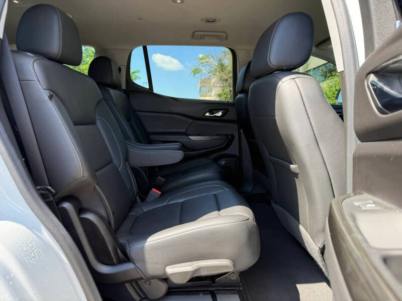 2023 GMC Acadia SLT