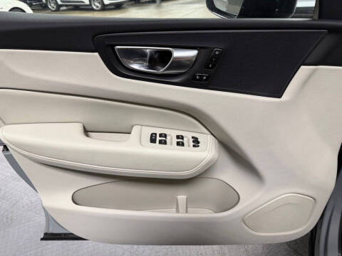 2025 Volvo XC60 T8 Plus Dark Theme