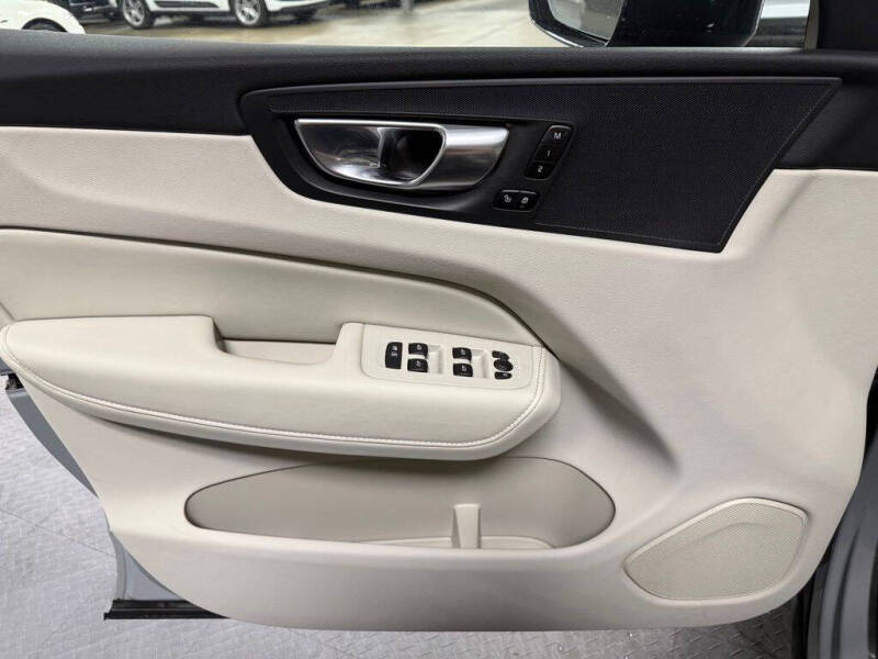 2025 Volvo XC60 T8 Plus Dark Theme