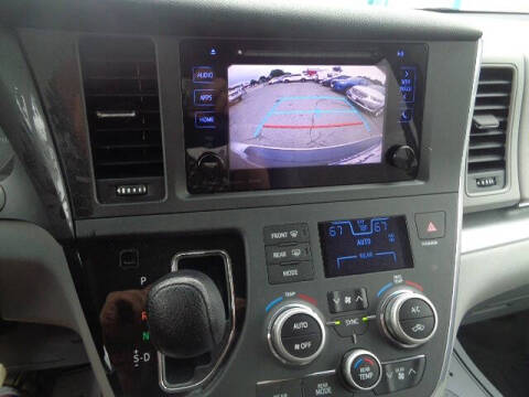 2017 Toyota Sienna LE 8-Passenger