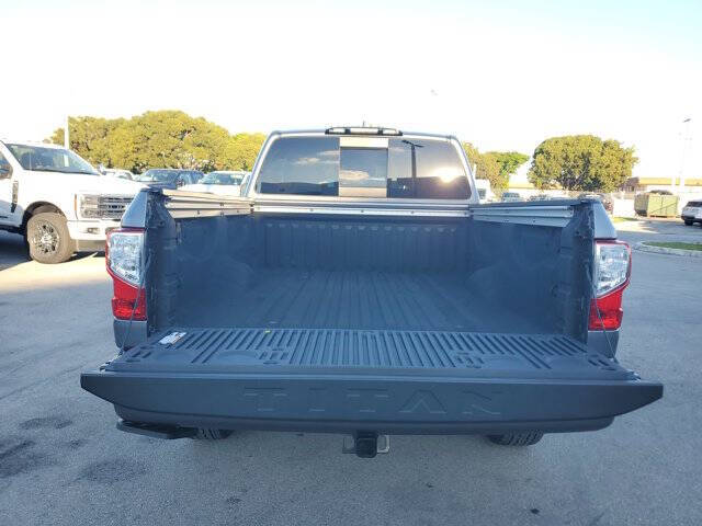 2024 Nissan Titan SV