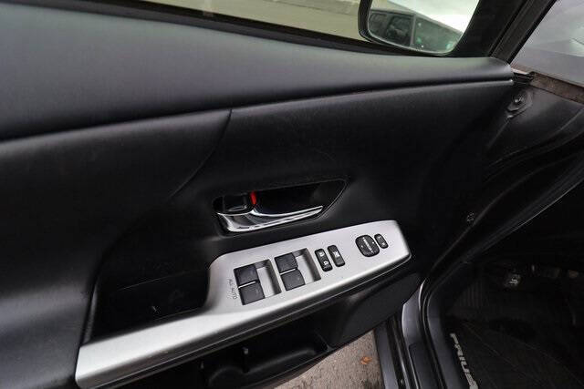 2017 Toyota Prius v Four