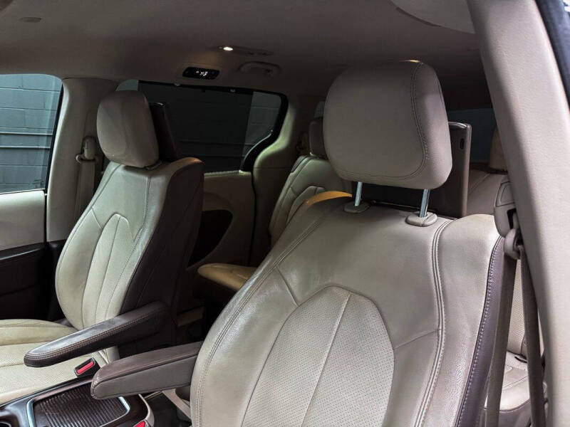 2017 Chrysler Pacifica Touring-L Plus