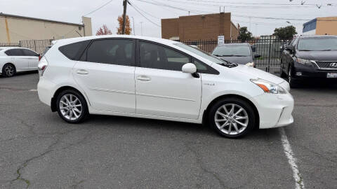 2012 Toyota Prius v Five