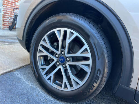 2020 Ford Escape SEL