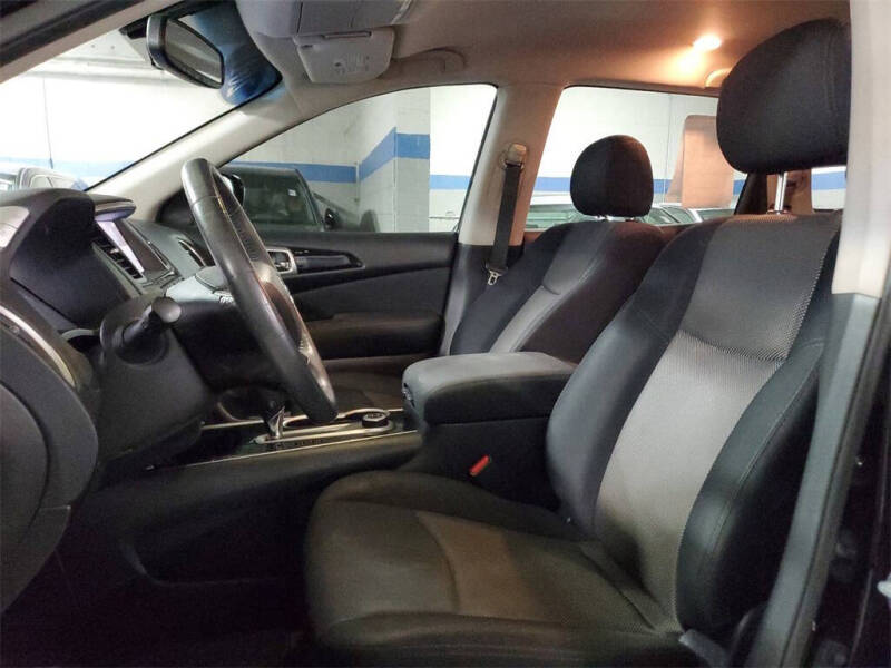 2017 Nissan Pathfinder SV