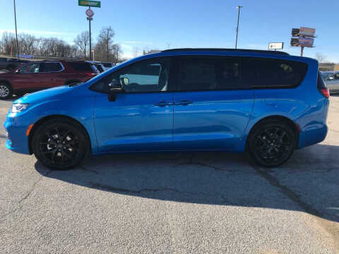 2026 Chrysler Pacifica Select