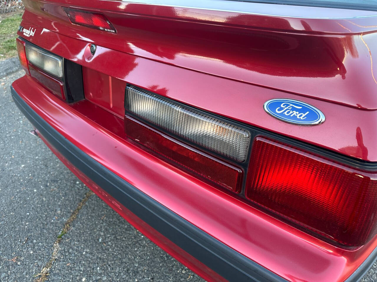 1990 Ford Mustang 32