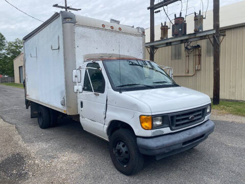 2004 Ford E-Series for sale at WMS AUTO SALES in Jefferson LA