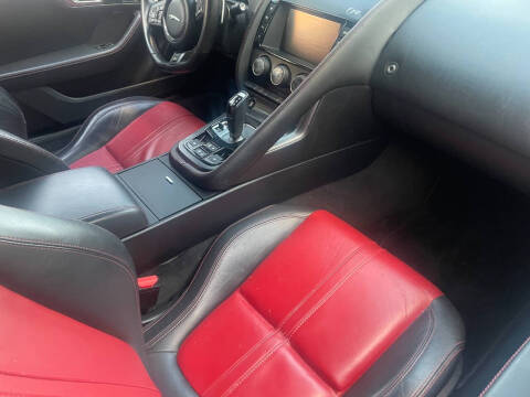 2016 Jaguar F-TYPE R