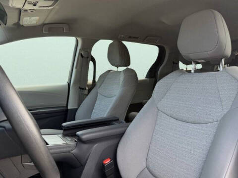 2024 Toyota Sienna LE 8-Passenger