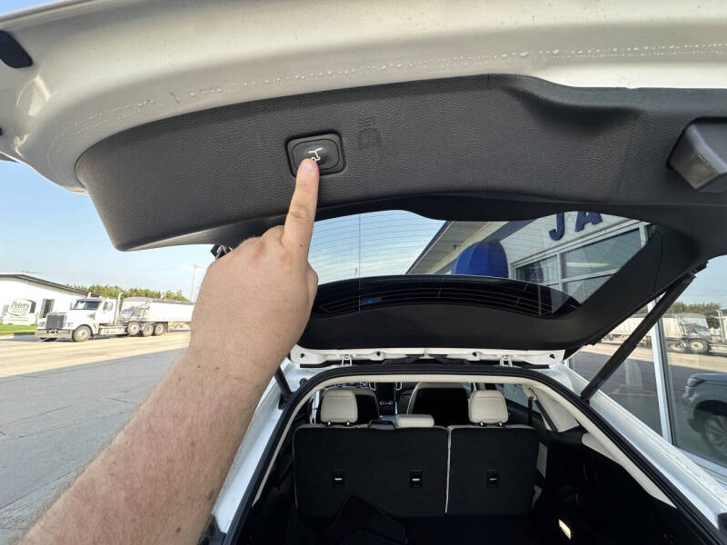 2023 Ford Edge Titanium