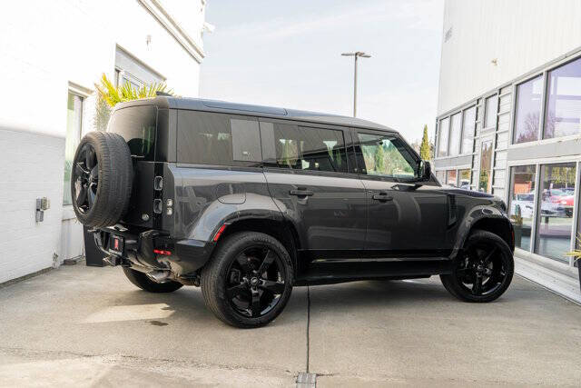 2023 Land Rover Defender 17