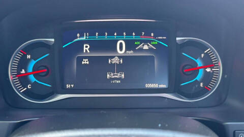 2022 Honda Pilot Touring w/Rear Captain's Chairs