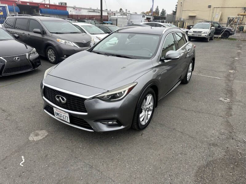 2017 INFINITI QX30 Premium's photo