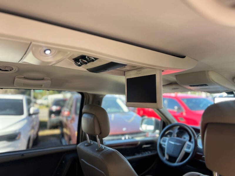 2015 Chrysler Town and Country Touring-L