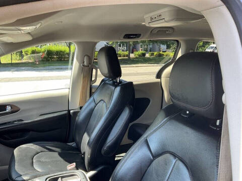 2017 Chrysler Pacifica Touring-L