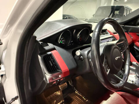 2019 Jaguar E-PACE P300 R-Dynamic SE