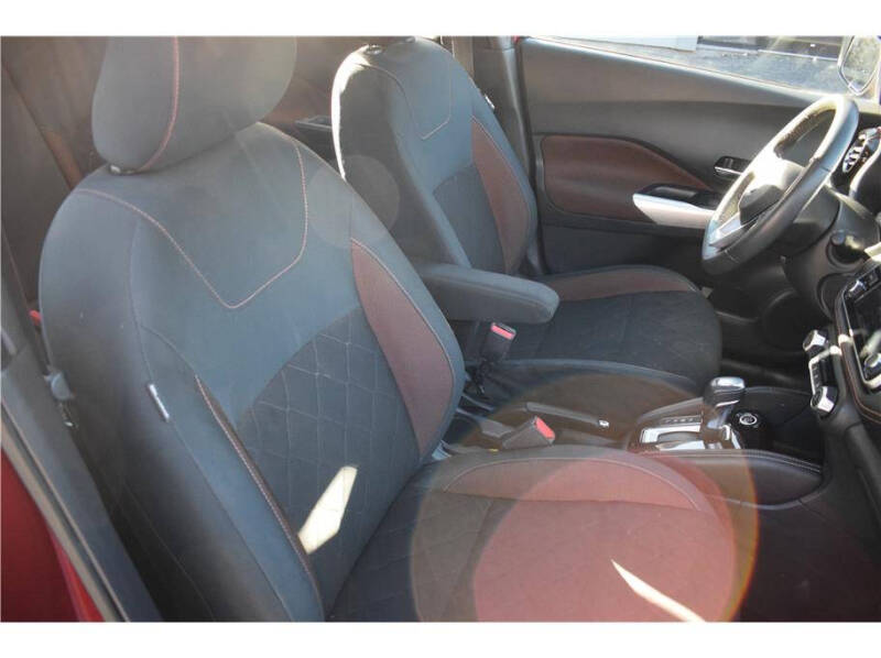 2020 Nissan Kicks SR