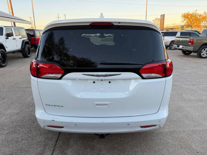 2017 Chrysler Pacifica LX