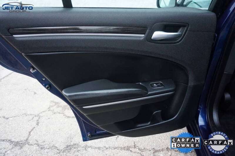 2015 Chrysler 300 Limited