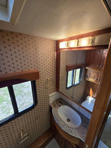 2004 Country Coach Magna