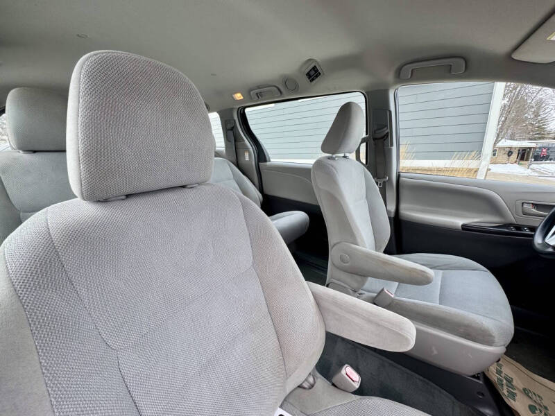 2016 Toyota Sienna L 7-Passenger