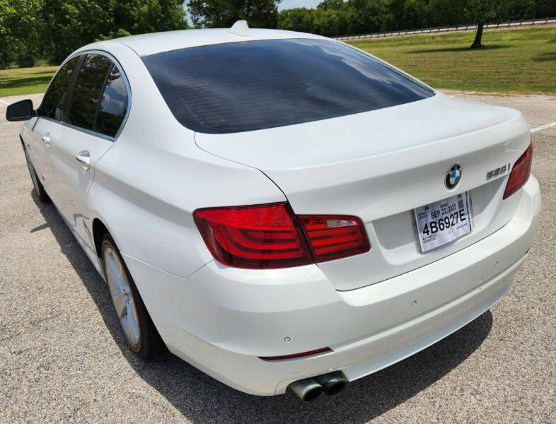 2012 BMW 5 Series 528i photo 9