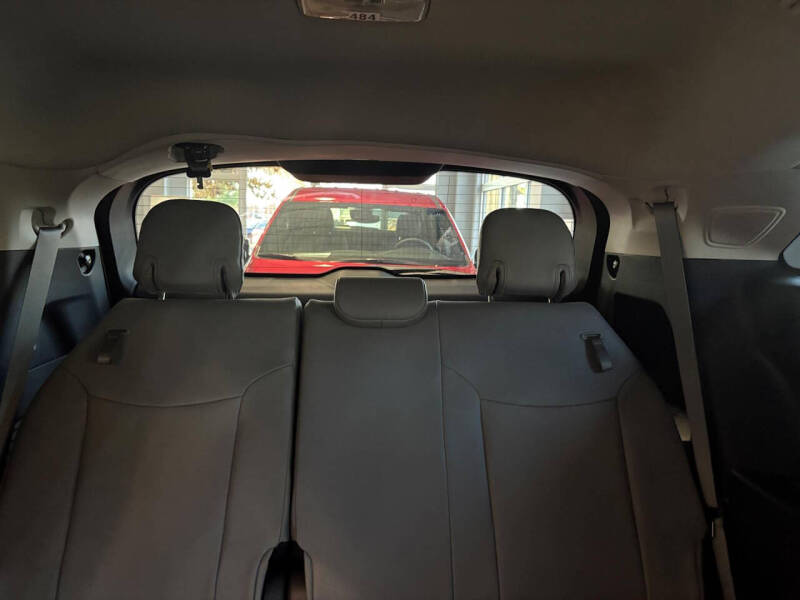 2025 Toyota Sienna XLE 7-Passenger