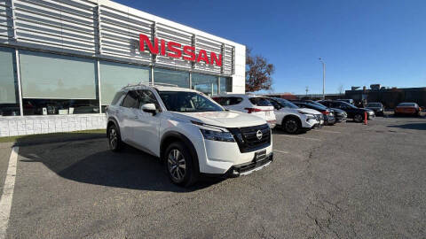 2022 Nissan Pathfinder SL
