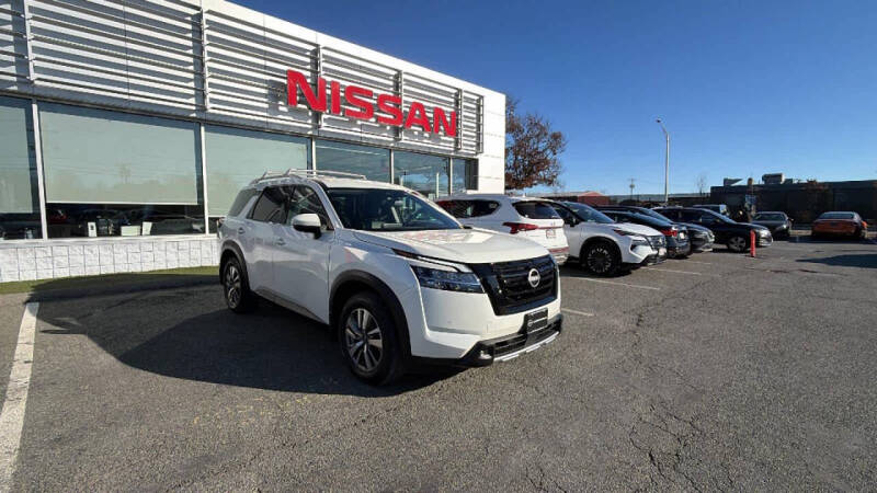 2022 Nissan Pathfinder SL