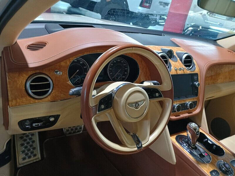 2019 Bentley Bentayga 38