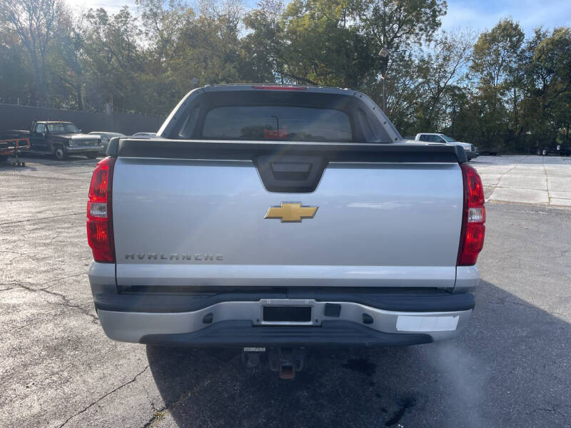 2012 Chevrolet Avalanche LS